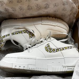 Nike Air Force 1 Pixel Size 9